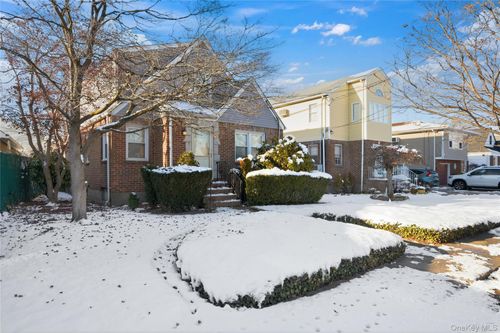 76 Westend Ave, Valley Stream, NY, 11580-4833 | Card Image