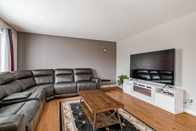 71 Wentworth Circle Sw, Home with 4 bedrooms, 3 bathrooms and 4 parking in Calgary AB | Image 8