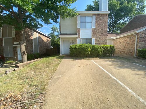 207 Country Bend Dr, Duncanville, TX, 75137-3247 | Card Image