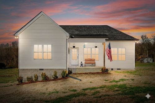 1211 N Charlotte St, DICKSON, TN, 37055-5833 | Card Image