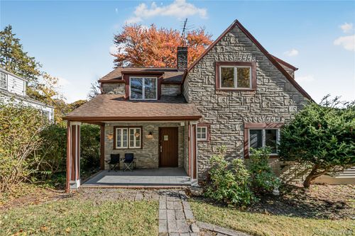 39 Hillcrest Ave, White Plains, NY, 10607-1231 | Card Image