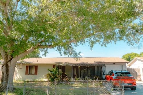 8204 Trammell Trl, Tampa, FL, 33619-6565 | Card Image