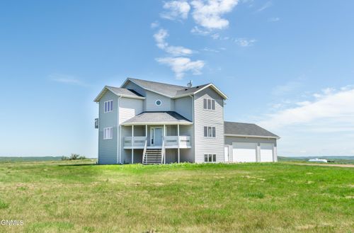 2572 Windsor Pl N, Mandan, ND, 58554-8151 | Card Image