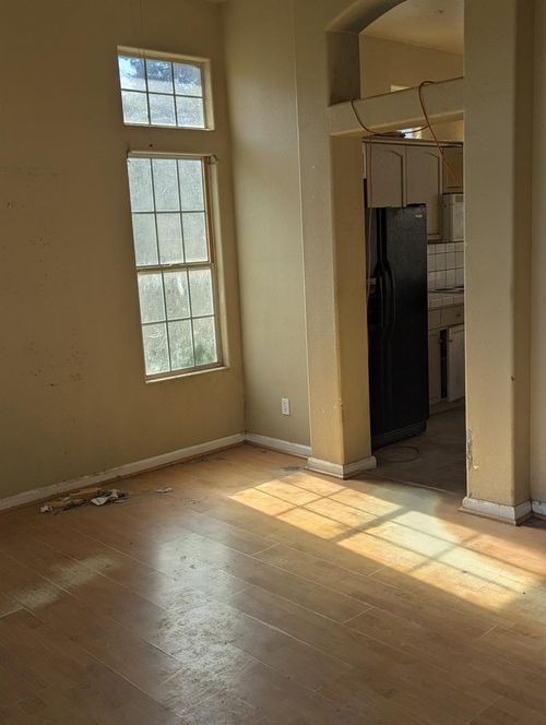 7711 N Ivanhoe Ave, Fresno, CA, 93722-2332 | Card Image