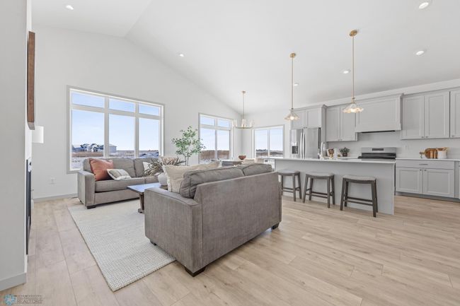 Living Room to Kitchen | Image 10