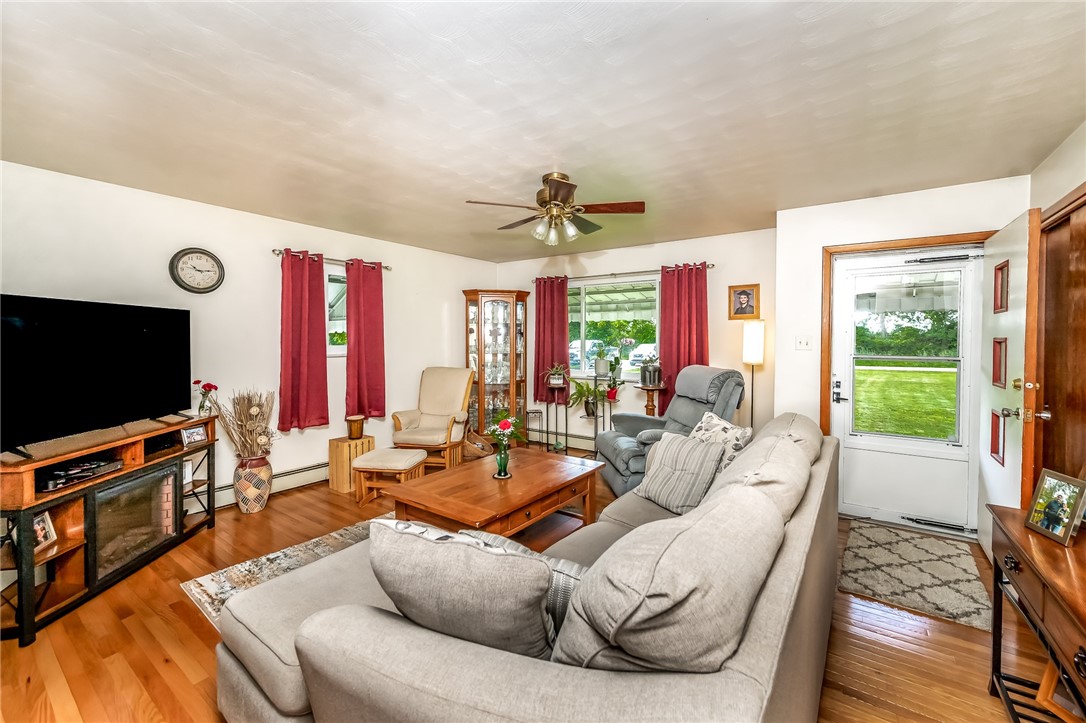 Residential in Center Twp/Homer Cty 3