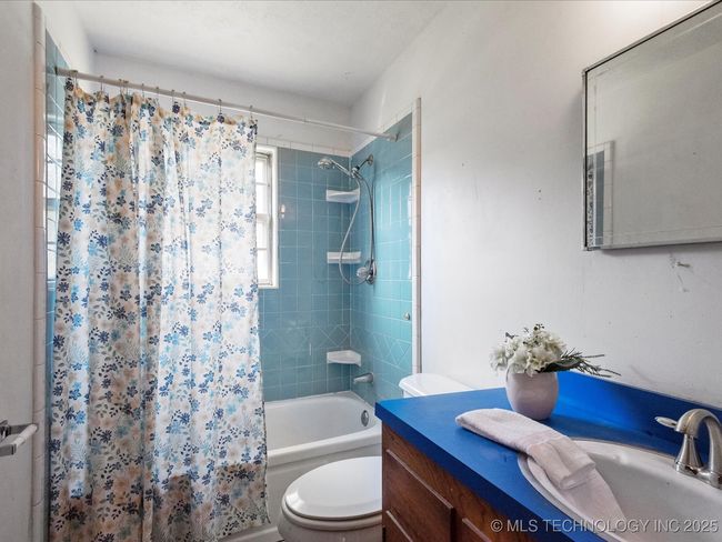 hall bathroom | Image 14