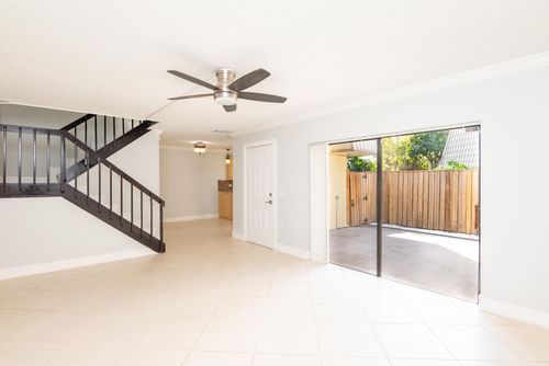 305-1700 Embassy Dr, West Palm Beach, FL, 33401-1913 | Card Image