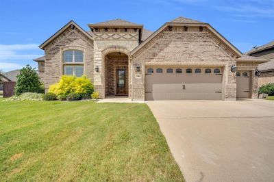 Welcome home to this beauty featuring a 3 car garage | Image 1