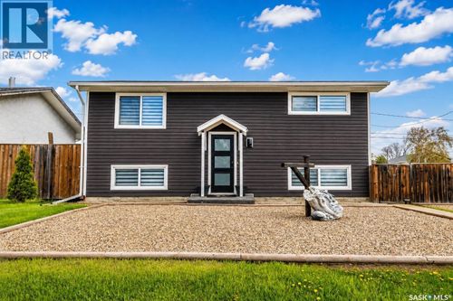 1304 Athabasca St W, Moose Jaw, SK, S6H6C1 | Card Image