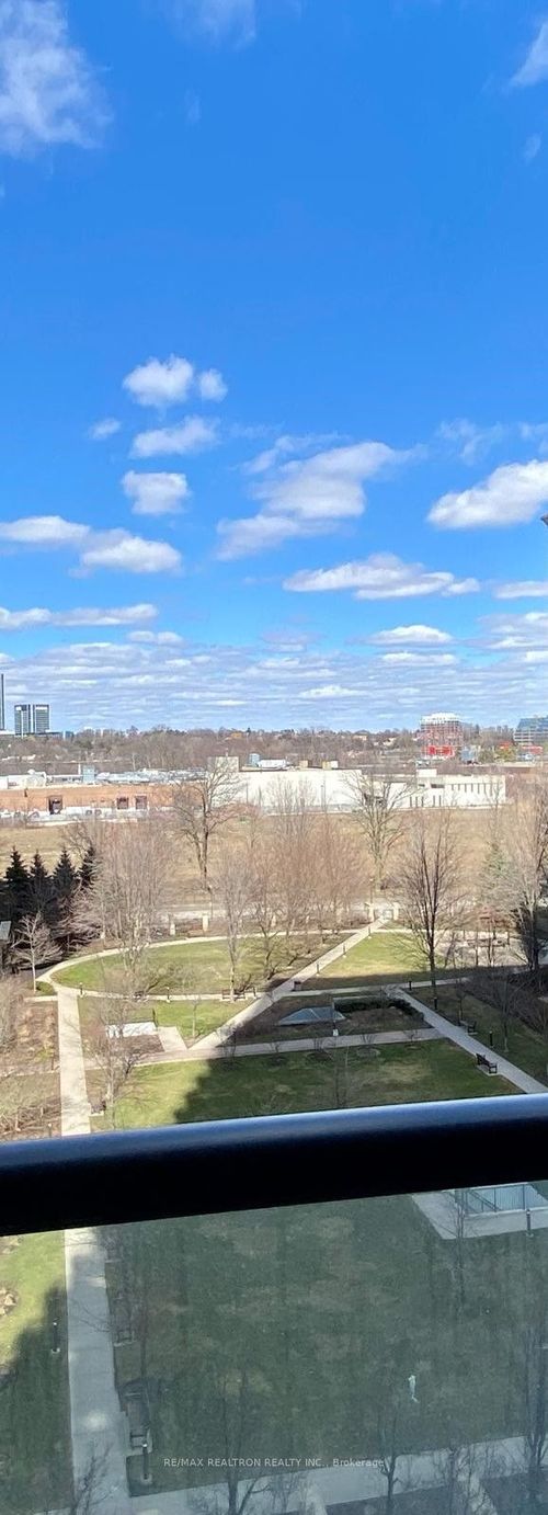 739-20 Inn On The Park Dr, North York, ON, M3C0P8 | Card Image