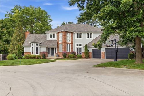 7505 El Monte Cir, Prairie Village, KS, 66208-4399 | Card Image