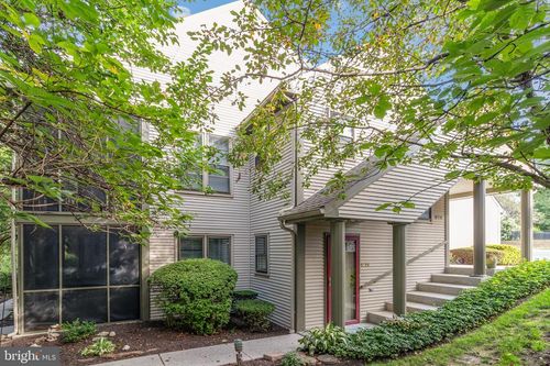 579 Roslaire Dr, HUMMELSTOWN, PA, 17036-9165 | Card Image