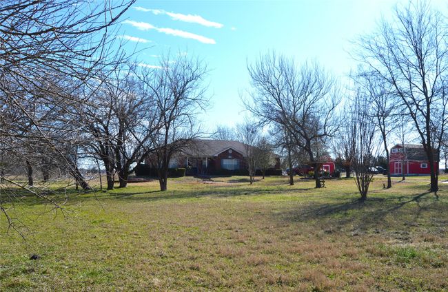 Wide view of home in winter | Image 40