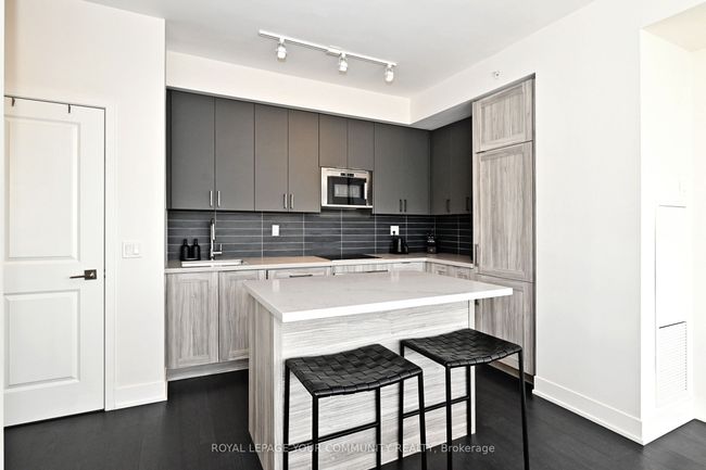 2908 Highway 7, Condo with 2 bedrooms, 2 bathrooms and 1 parking in Vaughan ON | Image 13