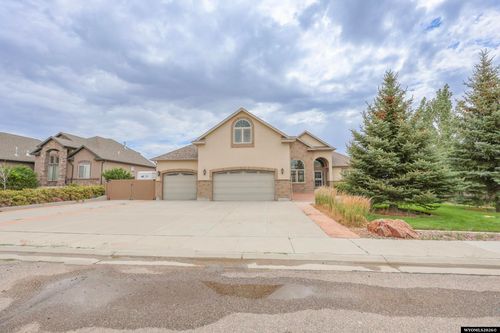 16 Long Dr, Rock Springs, WY, 82901-3204 | Card Image