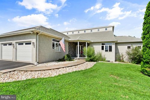 213 Cross Rd, GILBERTSVILLE, PA, 19525-9216 | Card Image