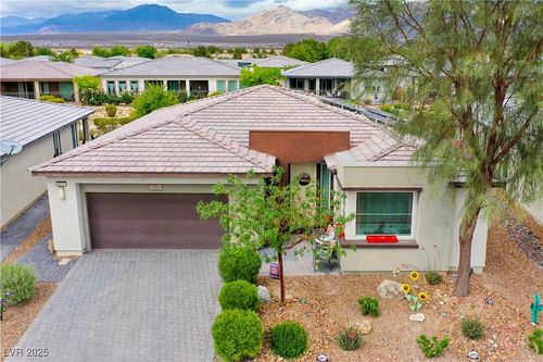 4914 E Beacon Ridge Dr, Pahrump, NV, 89061-7602 | Card Image