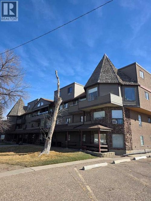5015 51 St, Taber, AB, T1G1P4 | Card Image