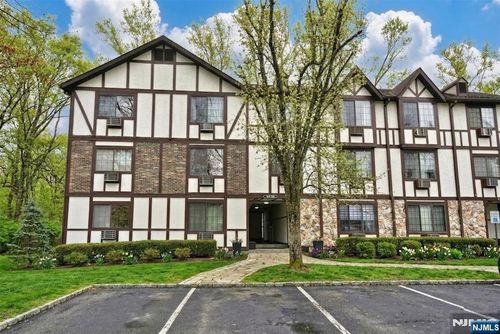 907 Thoreau Ct, Mahwah, NJ, 07430-2358 | Card Image