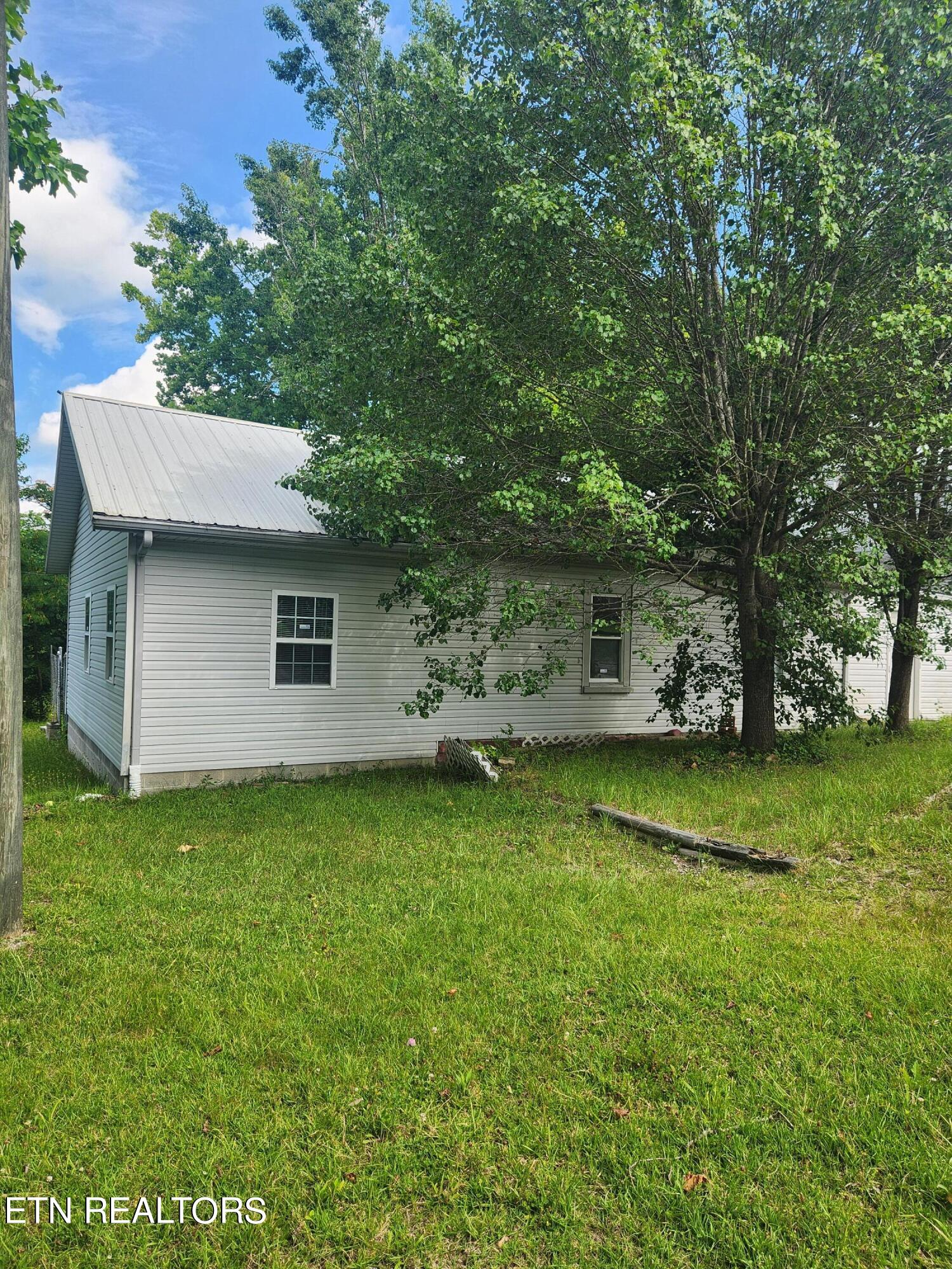 Lloyd St, Jellico, TN 37762