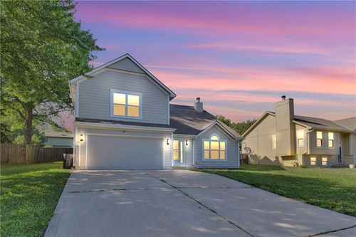 220 Ne Dreamweaver Ave, Lee's Summit, MO, 64086-5847 | Card Image
