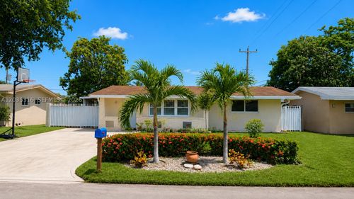 7611 Nw 15th Ct, Pembroke Pines, FL, 33024-5217 | Card Image