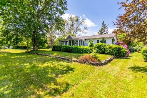 424 Bedford St, Lakeville, MA, 02347-2132 | Card Image
