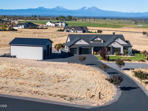 6949 Sw Mill Iron Cir, Powell Butte, OR, 97753-1742 | Card Image