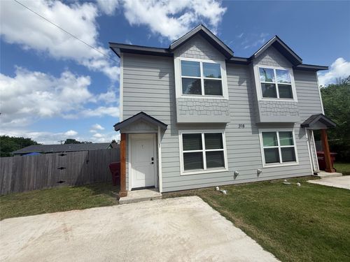 318 Henderson St, Bonham, TX, 75418-4743 | Card Image