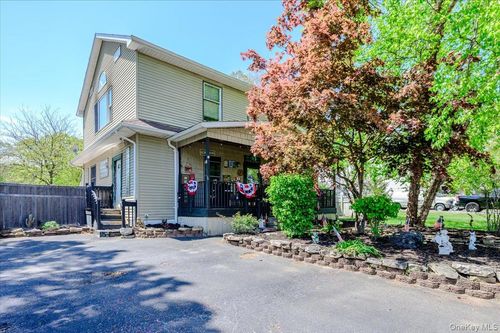 35 Cooke Ave, Holtsville, NY, 11742-1708 | Card Image