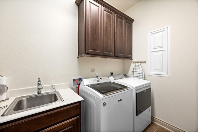 The utility room features a sink and access to the PEX plumbing manifold. | Image 20