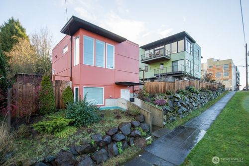 b-2900 18th Ave S, Seattle, WA, 98144-5810 | Card Image