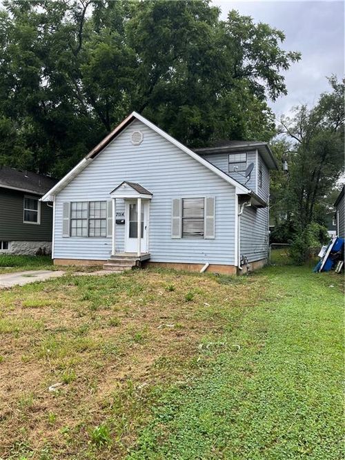 7014 Bales Ave, Kansas City, MO, 64132-3232 | Card Image