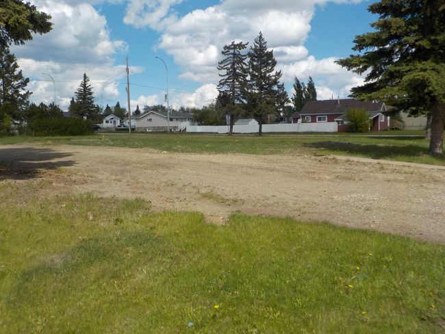 11304 105 Ave Avenue, Home with 0 bedrooms, 0 bathrooms and null parking in Fairview AB | Image 4
