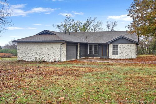 15002 E Winding Creek Dr, Collinsville, OK, 74021-5645 | Card Image
