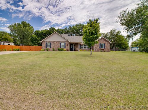 1015 N 3rd Ave, Stroud, OK, 74079-2445 | Card Image