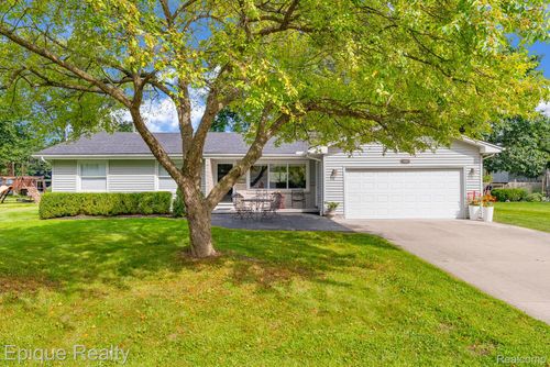 11223 Woodbridge Dr, Grand Blanc, MI, 48439-1020 | Card Image