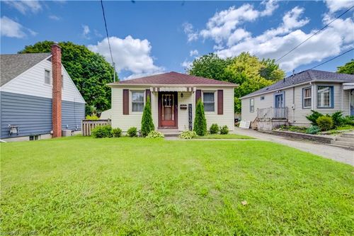 34 St Clair Ave, Kitchener, ON, N2M3Z4 | Card Image