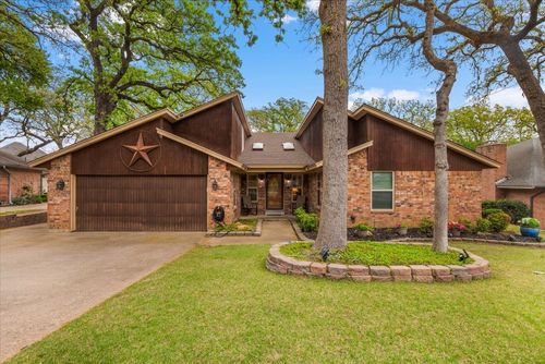 826 Lake Forest Ct, Grapevine, TX, 76051-6667 | Card Image