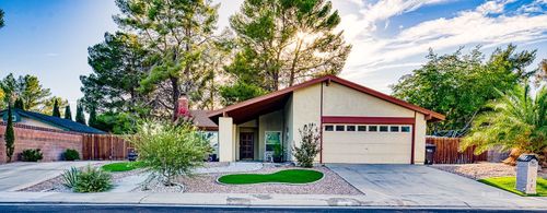 631 Peg St, Ridgecrest, CA, 93555-3427 | Card Image