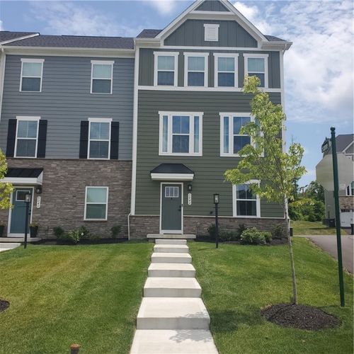 5042 Spruce Rd, Gibsonia, PA, 15044-6945 | Card Image