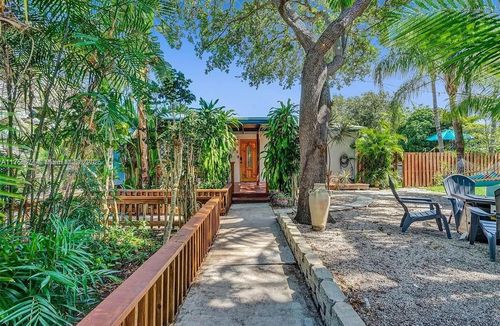 110 Sw 5th St, Hallandale Beach, FL, 33009-6321 | Card Image