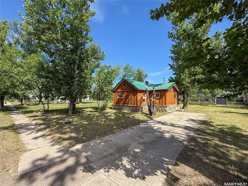 541 Front St, Eastend, SK, S0N0T0 | Card Image