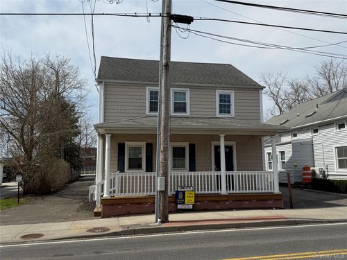 211 Roanoke Ave, Riverhead, NY, 11901-2778 | Card Image