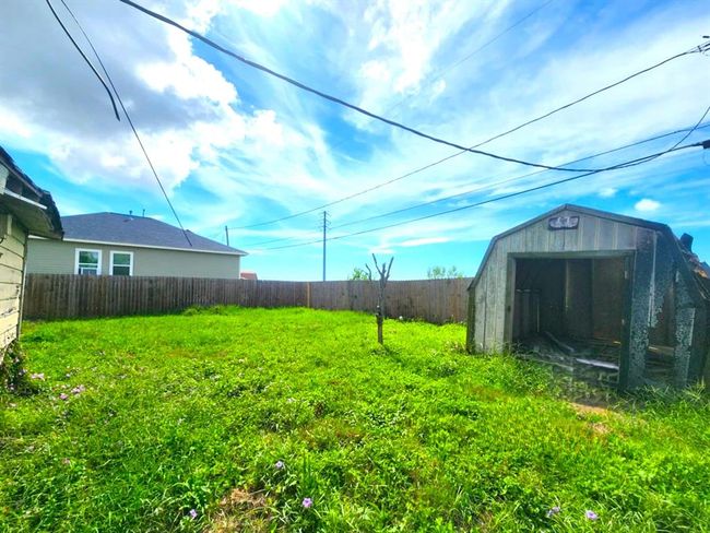 811 W 12 Th St, House other with 3 bedrooms, 1 bathrooms and null parking in Freeport TX | Image 5