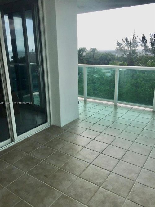 apt-516-100 Bayview Dr, Sunny Isles Beach, FL, 33160-4753 | Card Image