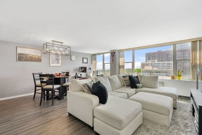 1306 - 4250 N Marine Drive, Condo with 1 bedrooms, 1 bathrooms and 1 parking in Chicago IL | Image 3