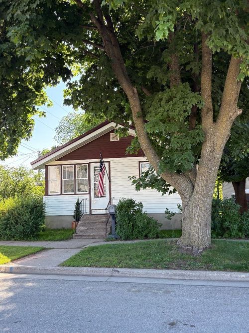 115 N Prairie Street, PRAIRIE DU CHIEN, WI, 53821-1438 | Card Image
