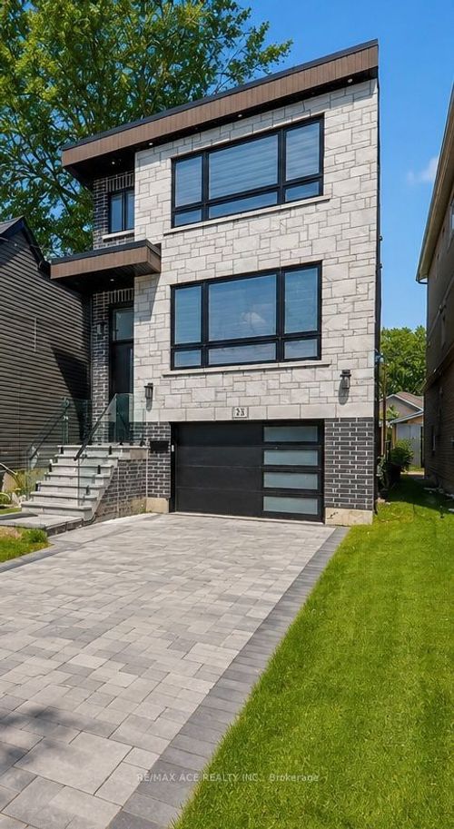 33 August Ave, Scarborough, ON, M1L3M8 | Card Image